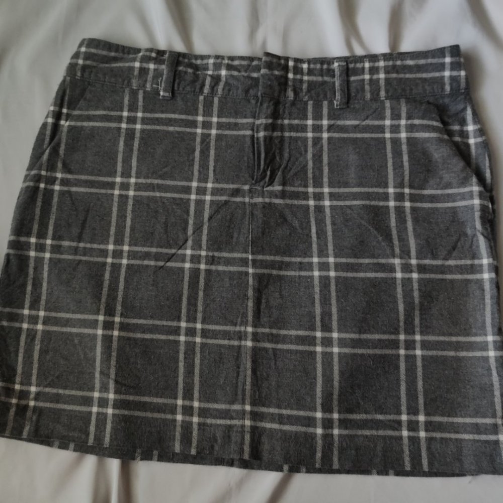 Tommy Hilfiger Women Mini Skirt Grey with White Check Side and Back Pockets 10